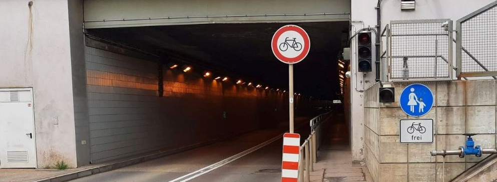 Einbahnstraßenregelung am Flughafentunnel?